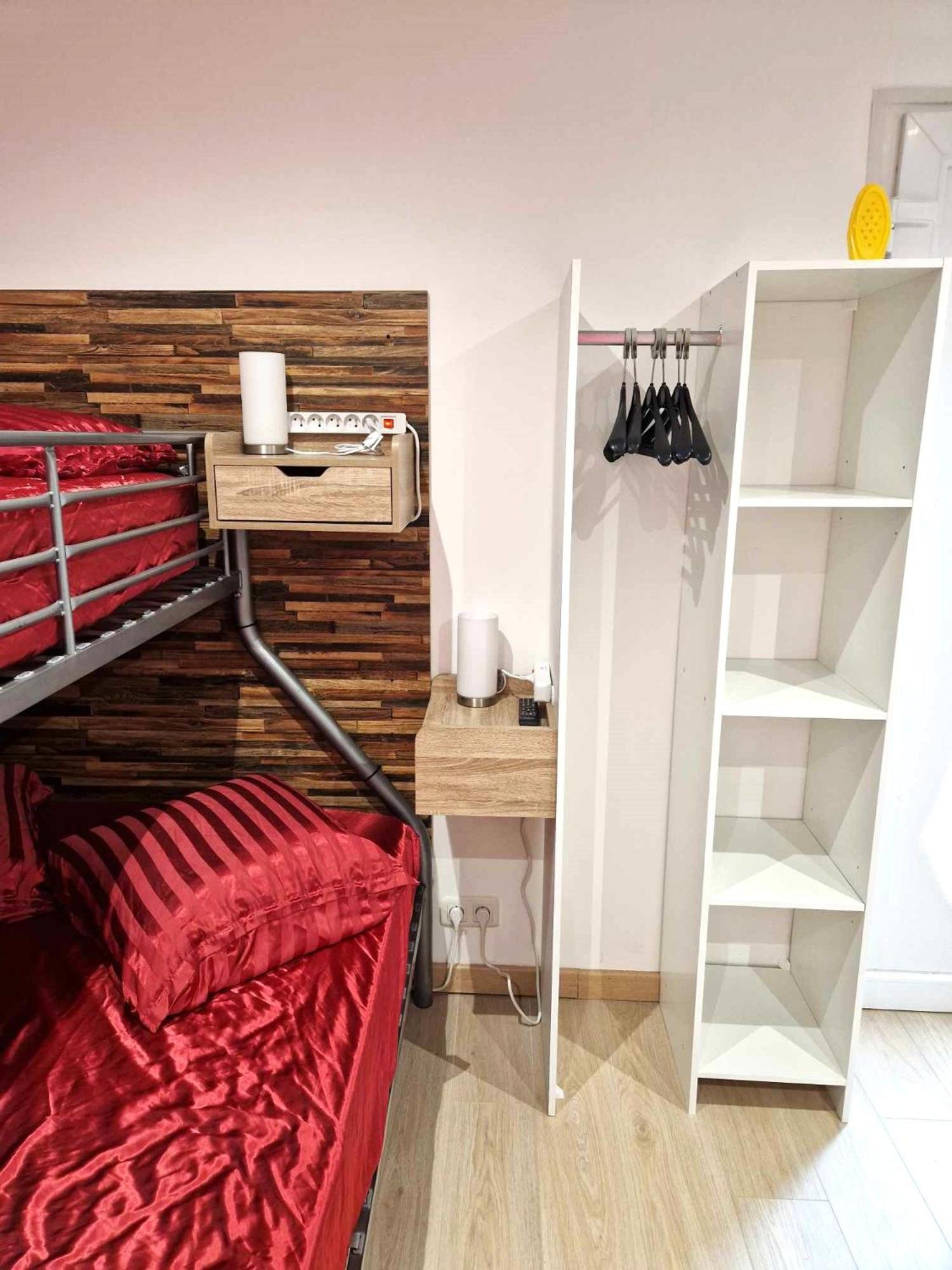 03 - Joli Studio Traversant Situe Au Rdc Avec 2 Lits, Tout Equipe Pour 1, 2 Ou 3 Personnes Maximum, Entree Independante Donnant Sur Parking Dont Une Place Est Reservee Devant La Porte, Grand Fourgon Possible Et Petit Jardin Sur L'Arriere Comme Une Ma Razac-sur-lʼIsle Eksteriør billede