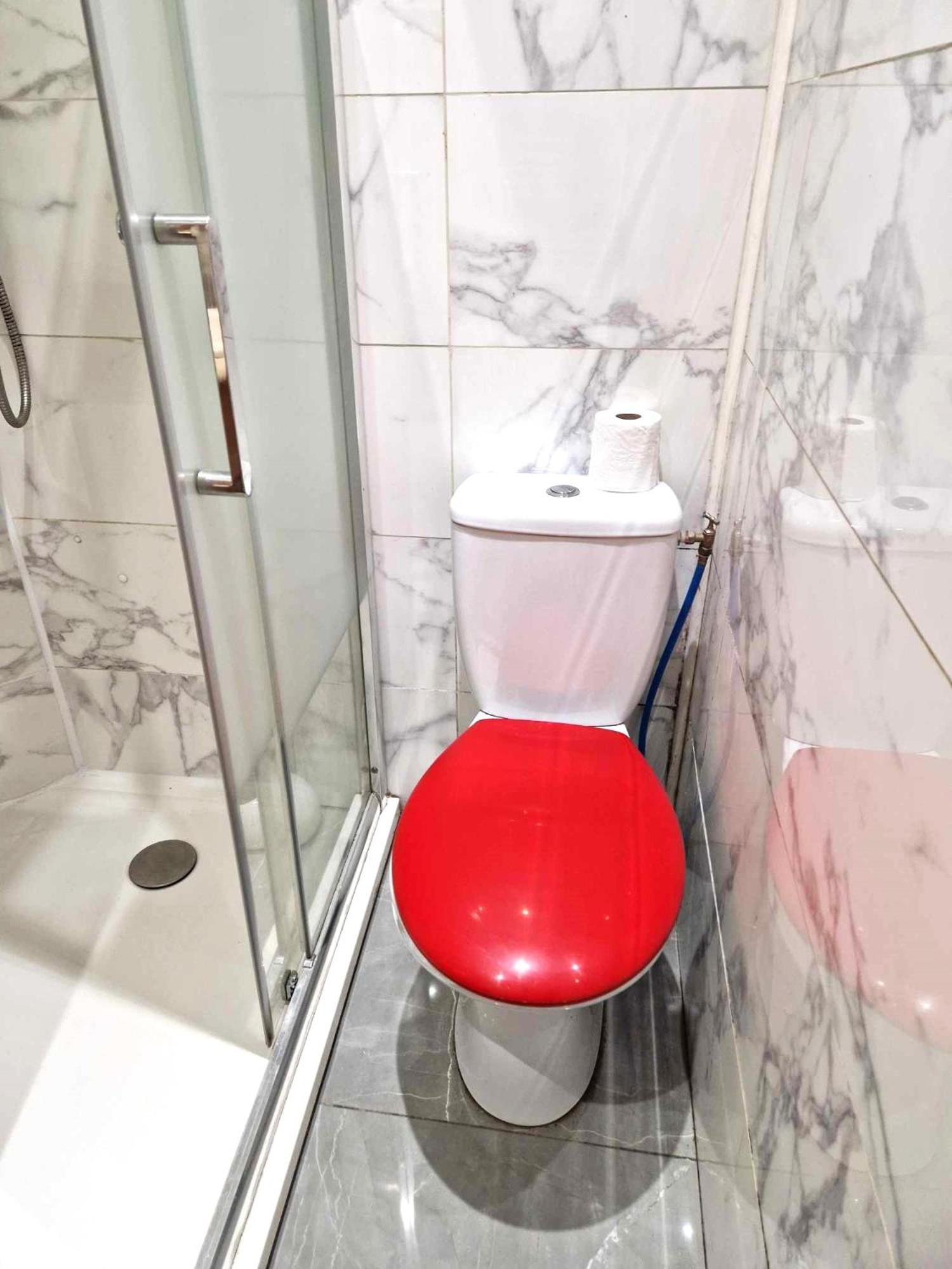 03 - Joli Studio Traversant Situe Au Rdc Avec 2 Lits, Tout Equipe Pour 1, 2 Ou 3 Personnes Maximum, Entree Independante Donnant Sur Parking Dont Une Place Est Reservee Devant La Porte, Grand Fourgon Possible Et Petit Jardin Sur L'Arriere Comme Une Ma Razac-sur-lʼIsle Eksteriør billede