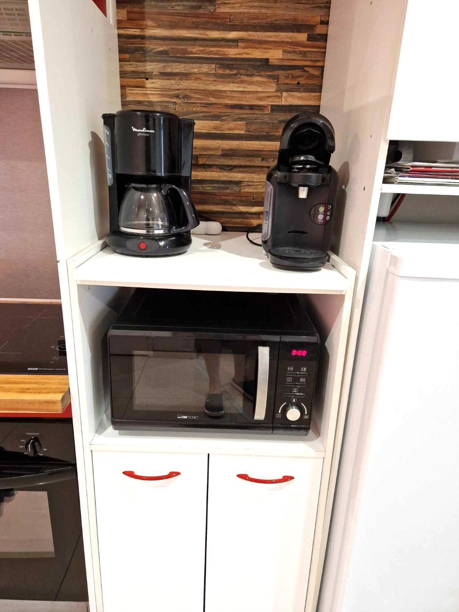 03 - Joli Studio Traversant Situe Au Rdc Avec 2 Lits, Tout Equipe Pour 1, 2 Ou 3 Personnes Maximum, Entree Independante Donnant Sur Parking Dont Une Place Est Reservee Devant La Porte, Grand Fourgon Possible Et Petit Jardin Sur L'Arriere Comme Une Ma Razac-sur-lʼIsle Eksteriør billede