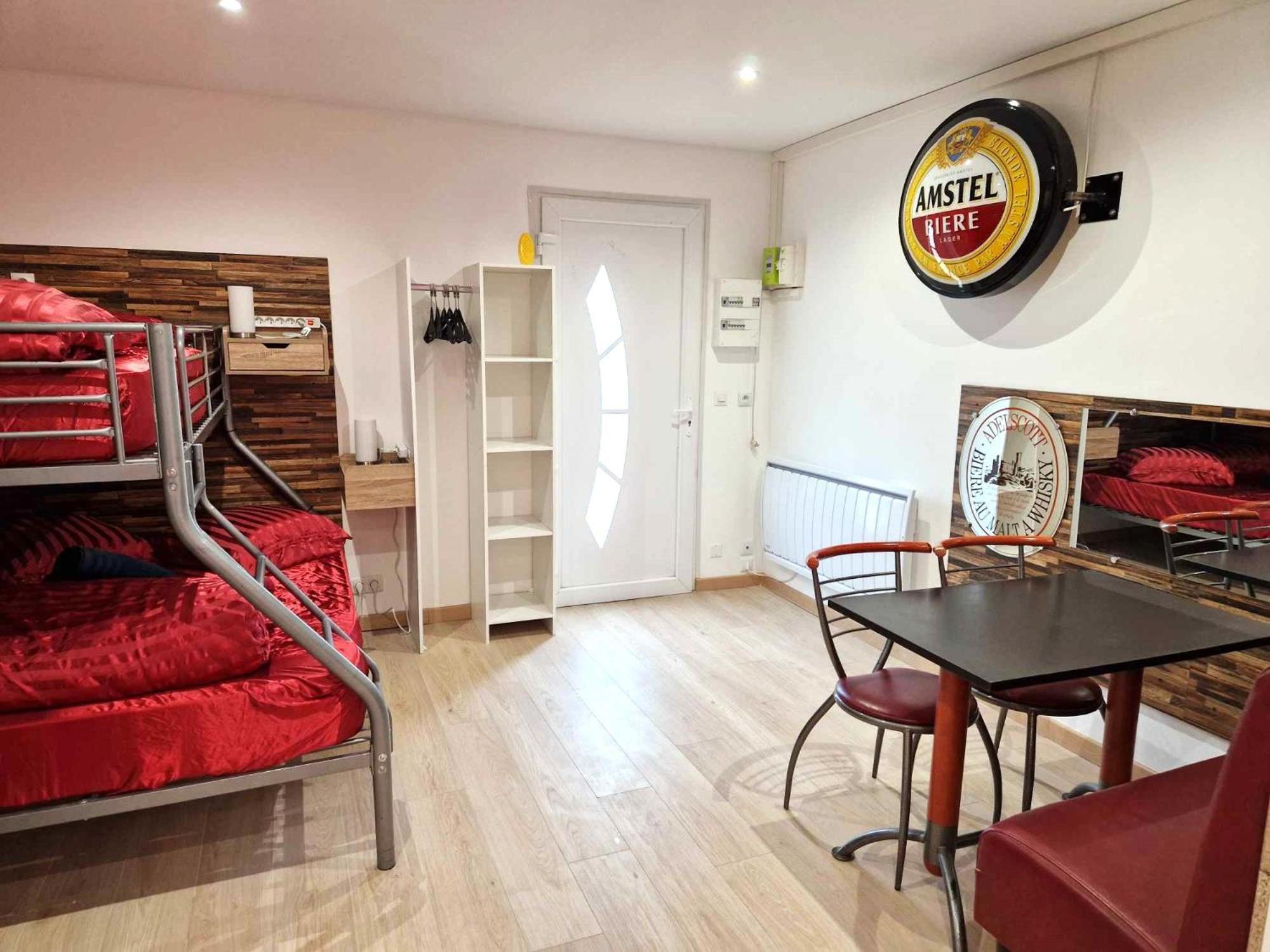 03 - Joli Studio Traversant Situe Au Rdc Avec 2 Lits, Tout Equipe Pour 1, 2 Ou 3 Personnes Maximum, Entree Independante Donnant Sur Parking Dont Une Place Est Reservee Devant La Porte, Grand Fourgon Possible Et Petit Jardin Sur L'Arriere Comme Une Ma Razac-sur-lʼIsle Eksteriør billede